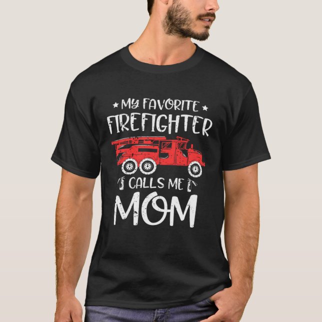 My Favorite Firefighter Calls Me Mom  Thin Red Lin T-Shirt (Vorderseite)