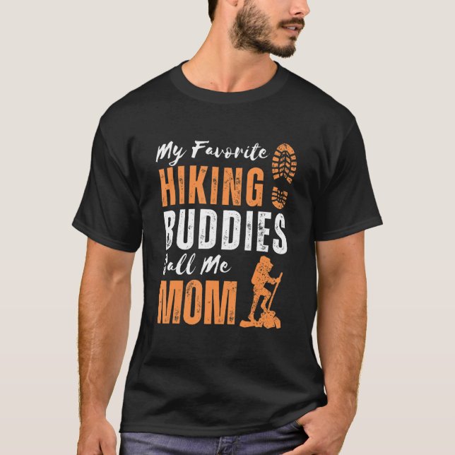My Favorite Hiking Buddies Call Me Mom Hiking Mom  T-Shirt (Vorderseite)