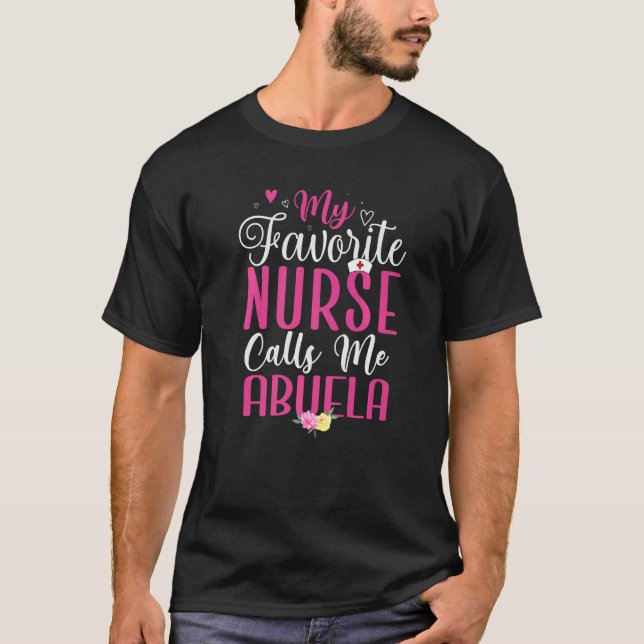 My Favorite Nurse calls me Abuela Cute T-Shirt (Vorderseite)