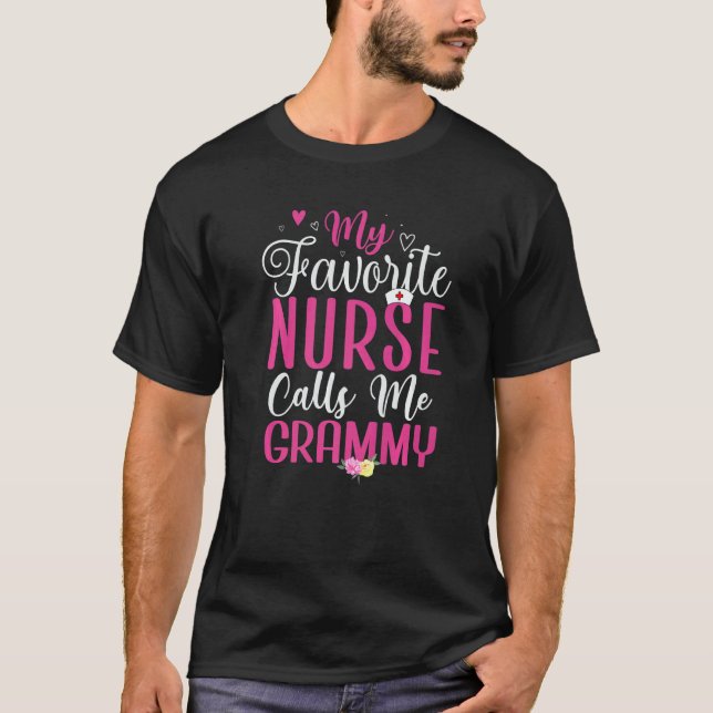 My Favorite Nurse calls me Grandma Cute  1 T-Shirt (Vorderseite)