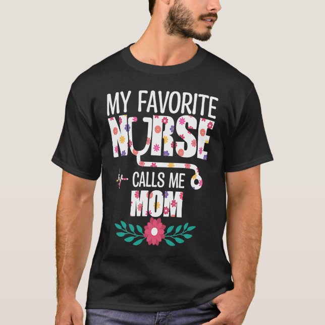 My Favorite Nurse Calls Me Mom Proud Nurse Family  T-Shirt (Vorderseite)