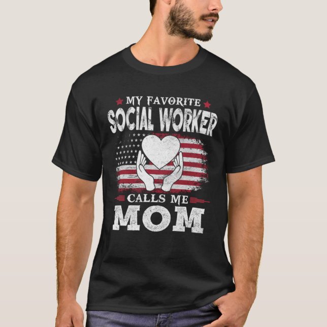 My Favorite Social Worker Calls Me Mom USA Flag Mo T-Shirt (Vorderseite)