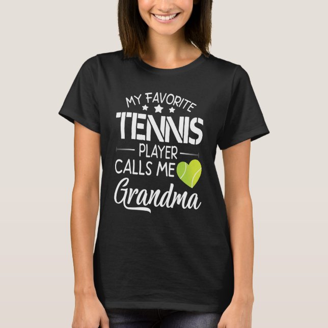 My Favorite Tennis Player Calls Me Grandma Happy F T-Shirt (Vorderseite)