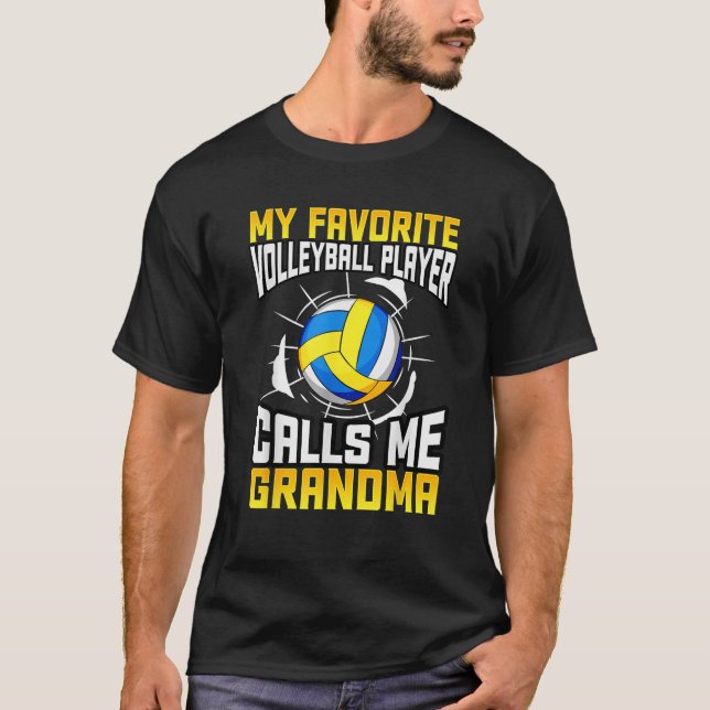 My Favorite Volleyball Player Calls Me Grandma  T-Shirt (Vorderseite)