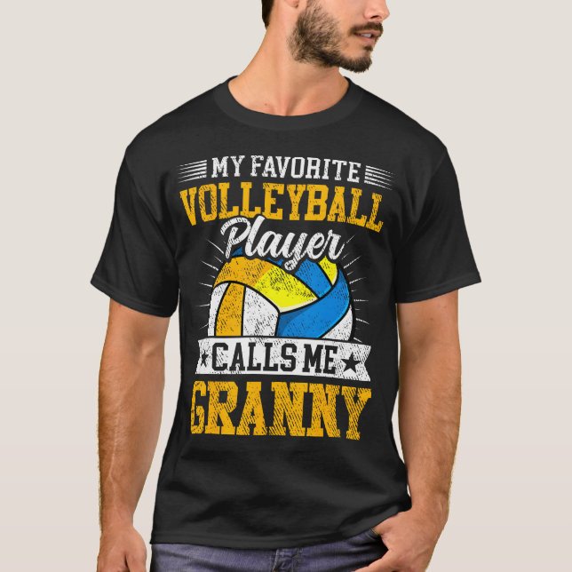 My Favorite Volleyball Player Calls Me Granny Moth T-Shirt (Vorderseite)
