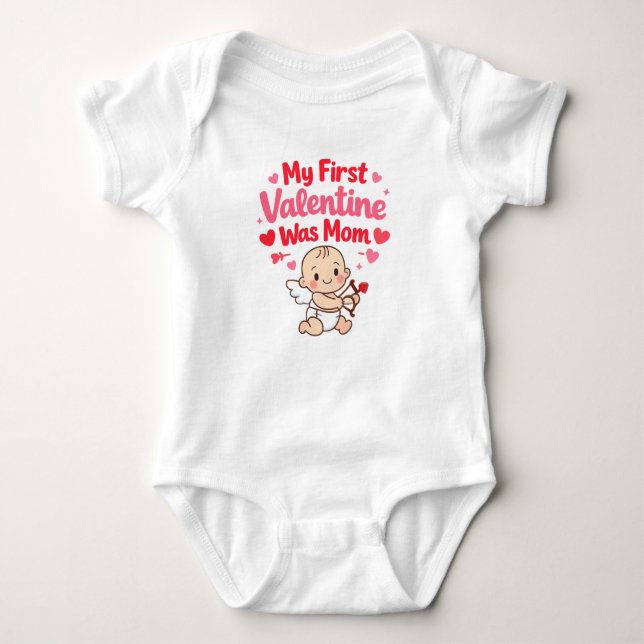 My First Valentine Was Mom Baby Valentine Bodysuit Baby Strampler (Vorderseite)