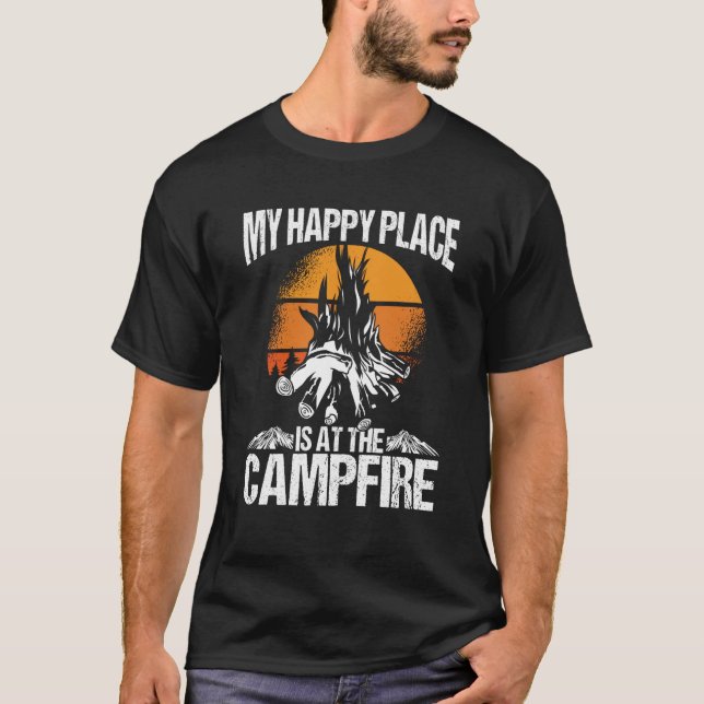 My Happy Place Is A The Campfire Camping T-Shirt (Vorderseite)
