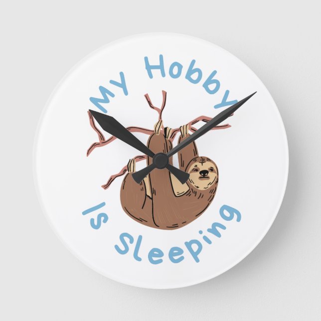 My Hobby Is Sleeping – Funny Sloth Design Runde Wanduhr (Vorderseite)