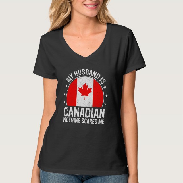 My Husband Is Canadian Nothing Scares Me Canadian  T-Shirt (Vorderseite)