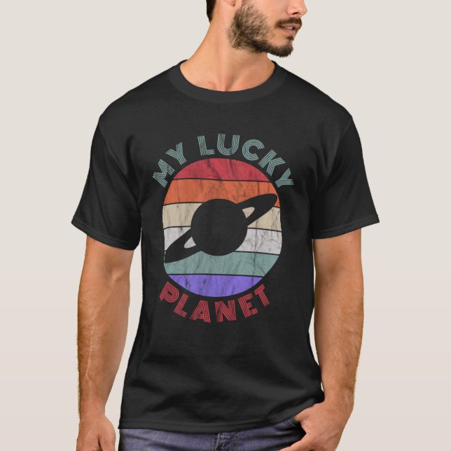 My Lucky Planet Saturn v1 Planetaler Spaß T-Shirt (Vorderseite)