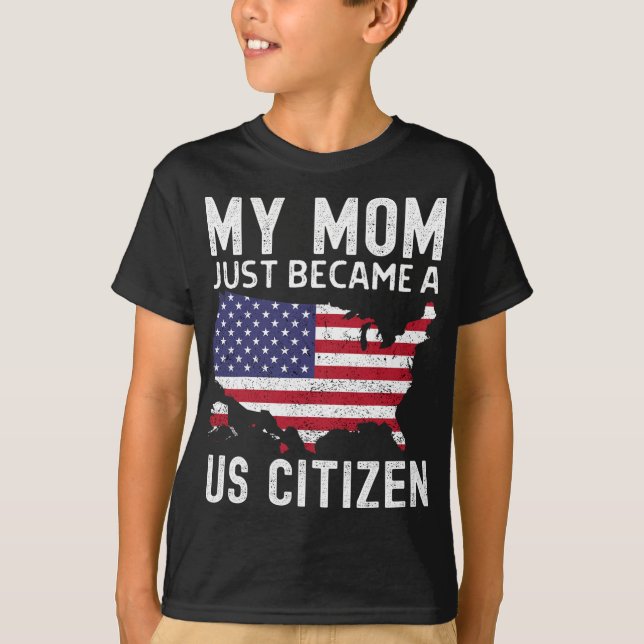 My Mom Just Became A Us Citizen Proud New American T-Shirt (Vorderseite)
