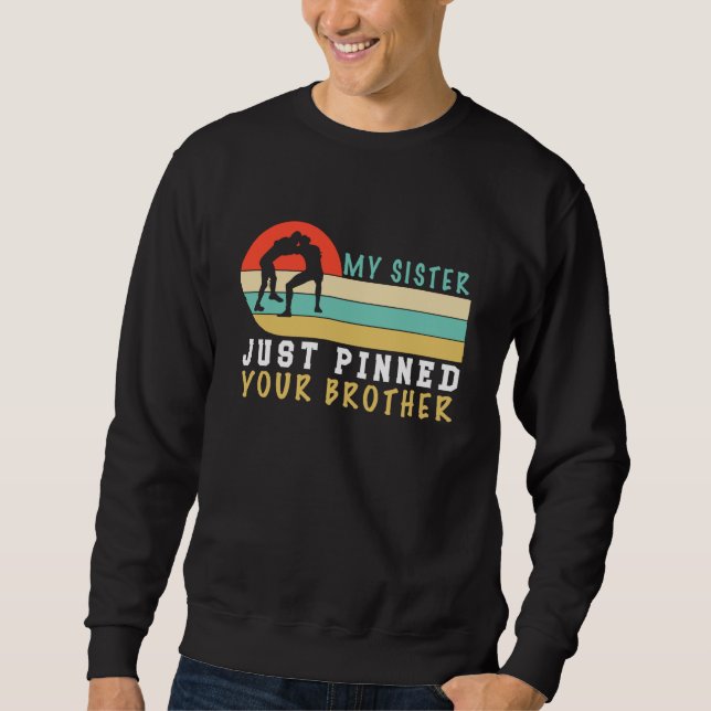 My Sister Just Pinned Your Brother  Wrestling Sweatshirt (Vorderseite)