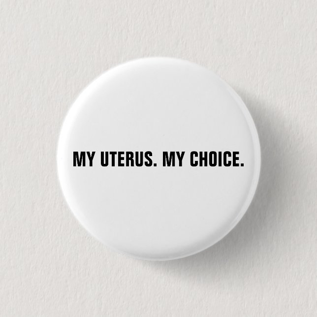 My uterus my choice white & black abortion rights button (Vorderseite)