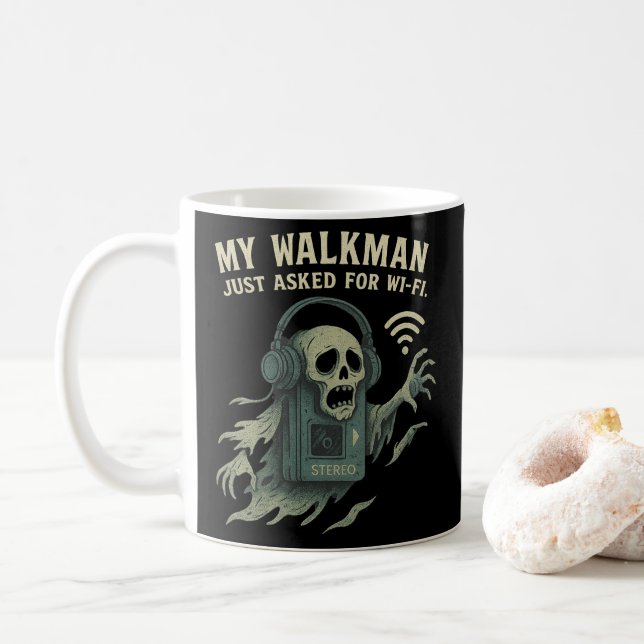 My Walkman Asked for Wi-Fi Retro Tech Horror Kaffeetasse (Mit Donut)