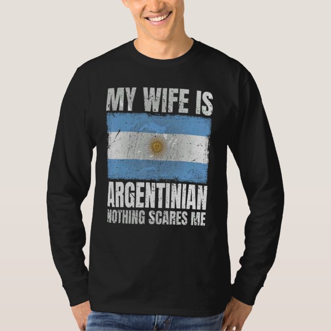 My Wife Is Argentinian Nothing Scares Me Argentina T-Shirt (Vorderseite)