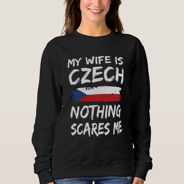 My Wife Is Czech Nothing Scares Me Czech Republic  Sweatshirt (Vorderseite)