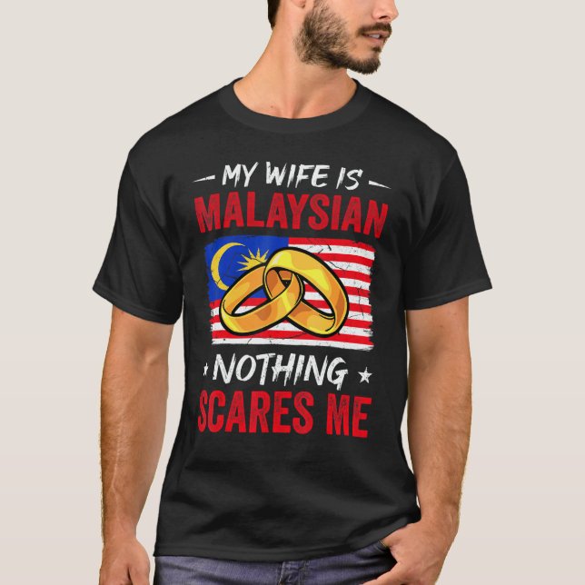 My Wife Is Malaysian Nothing Scares Me Malaysia Hu T-Shirt (Vorderseite)