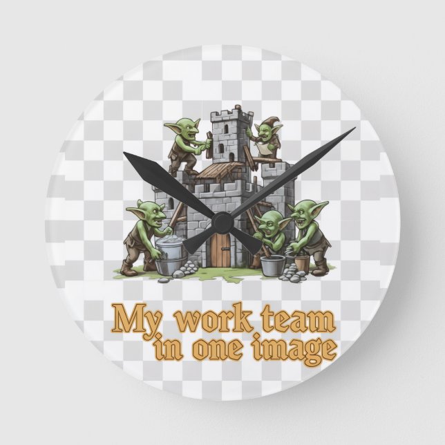 My Work Team Funny Goblin Humor clock Runde Wanduhr (Vorderseite)