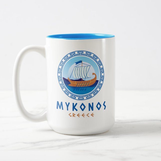 Mykonos, griechisches Schiffsdesign Zweifarbige Tasse (Links)