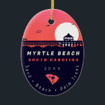 Myrtle Beach Pier SC Retro Sunset Souvenirs 60er Keramik Ornament<br><div class="desc">Myrtle Beach Retro Strand Design für Urlaub. Myrtle Beach South Carolina Insel Vintage Souvenirs für Reisen nach South Carolina. Myrtle Beach Strandkunst für Urlauber und Rucksacktouristen aus South Carolina. Myrtle Beach retro Souvenir. Entworfen für Rucksacktouristen und Reisen nach South Carolina , Insel mit Strand Vintagen Souvenirs für Badeurlauber. - Sie...</div>