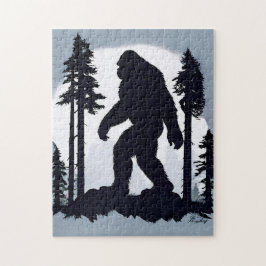 Mysteriöse Bigfoot-Silhouette im Mondlichtwald Puzzle