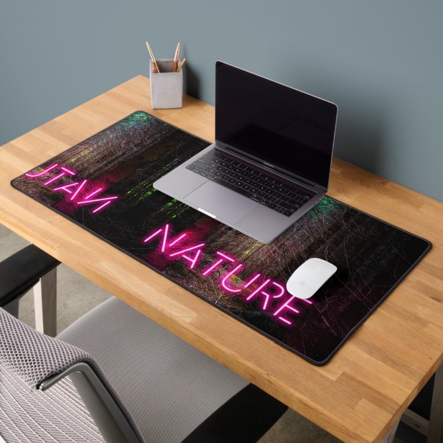 Mysteriöse Fichtenwälder Natur Neon magenta Schreibtischunterlage (Büro 2)