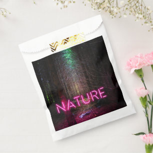 Mysteriöse Fichtenwälder Natur Neon magenta Zeiche Geschenktütchen