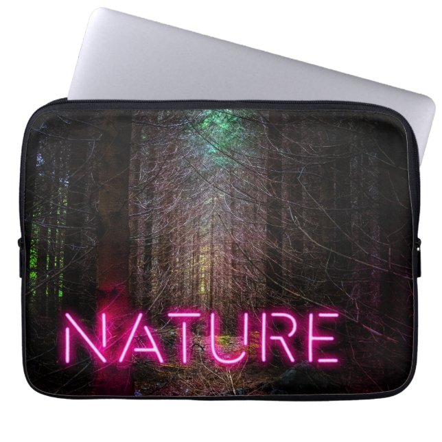 Mysteriöse Fichtenwälder Natur Neon magenta Zeiche Laptopschutzhülle (Vorderseite)