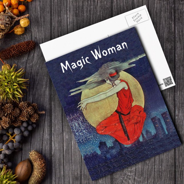 Mysteriöse Magische Frau im Mondmagnet Postkarte (Magic witch woman floating over city at night by full hazy moon on postcard.)