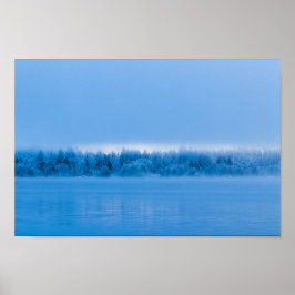 Mysteriöser Nebel über den verschneiten See Bohinj Poster