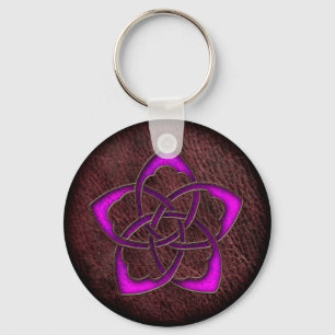 Mystic glow purple celtic flower on leather schlüsselanhänger