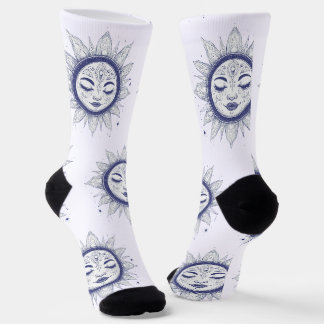 Mystic Moon Face – Celestial Spiritual Line Art Socken