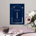 Mystical Blue Silver Sun Moon Astronomie Hochzeit Tischnummer<br><div class="desc">Mystical Blue Silver Sun Moon Astronomie Hochzeitsfeiern Tischnummern mit goldener Sonne, Mond und Sternen mit einem silbernen Rahmen auf schwarzem Hintergrund. Im Inneren finden Sie Ihre persönlichen Informationen zur Hochzeitseinladung. Personalisieren Sie den Text in den Textfeldern, indem Sie ihn bearbeiten. HINWEIS: Bitte passen Sie die Tischnummern einzeln an und fügen...</div>