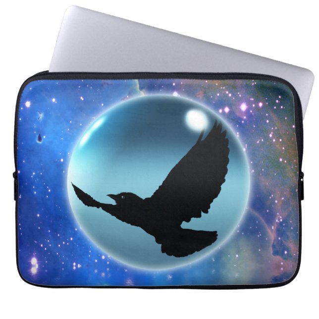 Mystical Flying Crow & Orb Laptop Sleeve (Vorderseite)