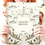 Mystical Mountain Journey 2025 Individuelle Name Planer<br><div class="desc">Beginnen Sie mit diesem bezaubernden Planer mit einer mystischen Reise durch das Jahr. Ein majestätischer Berggipfel mit himmlischen Details und einem kurvenreichen Weg lädt Sie ein, die Tiefen Ihrer Fantasie zu erkunden und Ihre Abenteuer für 2025 zu planen. Stellen Sie sich vor, Sie würden Ihre Träume und Termine unter den...</div>