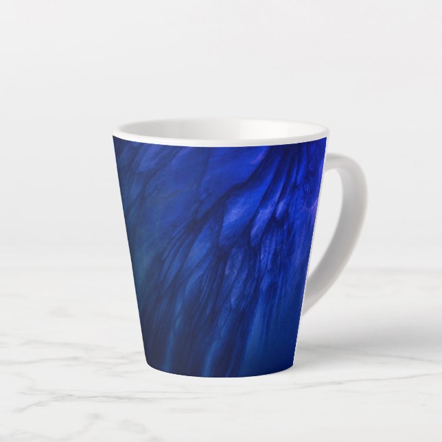 Mystical Wings with Deep Blue Feathers Milchtasse (Rechte Ecke)