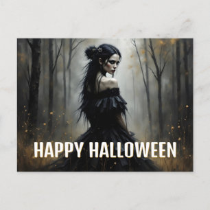 Mystische Dame im dunklen Halloween-Wald Feiertagspostkarte
