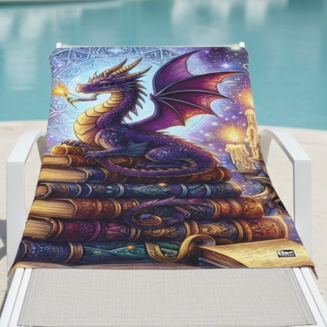 Mystische Drachenzauberer Bücher Strandtuch (Von Creator hochgeladen)
