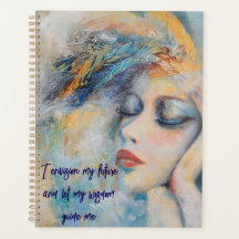 Mystische Frau mit Feathers Planner