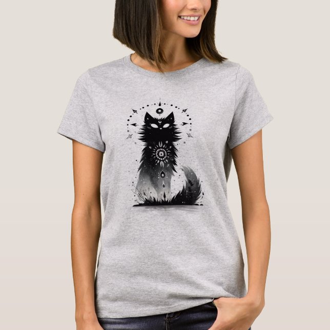Mystische Katze: Schwarze und Weiße Kunst T-Shirt (Vorderseite)