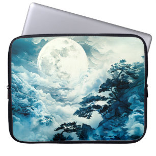 Mystische mondbeschienene Berglandschaft Laptopschutzhülle