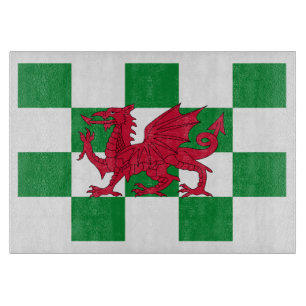Mystische rote keltische Drachenflagge von Wales Schneidebrett
