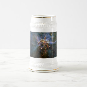 Mystischer Berg in Carina Nebula Hubble Space Bierglas