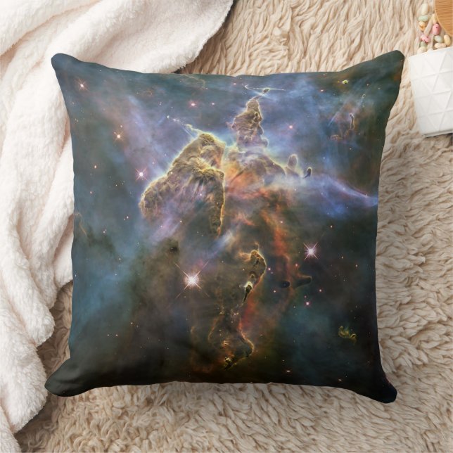 Mystischer Berg in Carina Nebula Hubble Space Kissen (Decke)