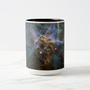 Mystischer Berg in Carina Nebula Hubble Space Zweifarbige Tasse