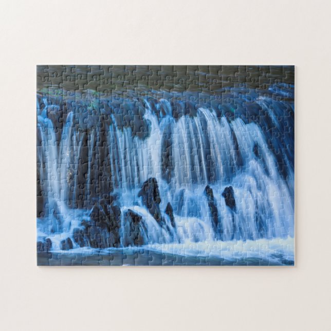 Mystischer blauer Wasserfall Puzzle (Horizontal)