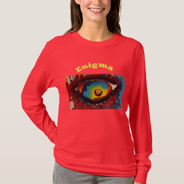 "Mystischer Blick: Frauenrotes T-Shirt mit langem  (Vorderseite)