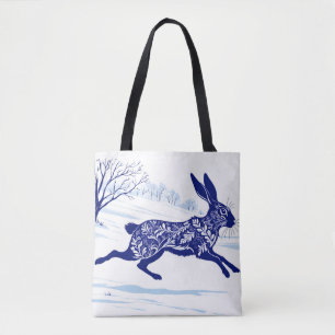 Mystischer Hase: Whimsischer Hase im Schnee