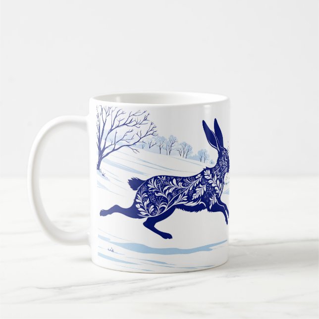 Mystischer Hase: Whimsischer Hase im Schnee Kaffeetasse (Links)