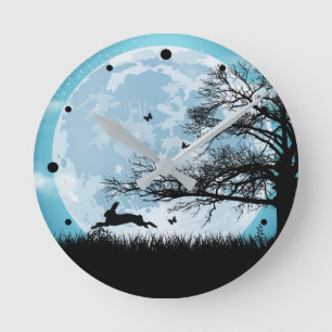 Mystischer Mond mit Kaninchen-Silhouette Runde Wanduhr